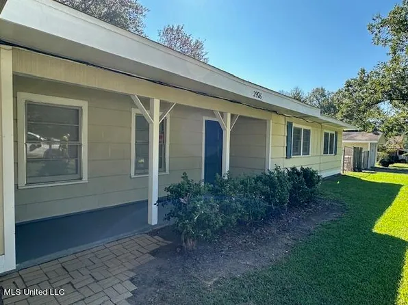 2926 Meadow Forest Dr, Jackson, MS 39212