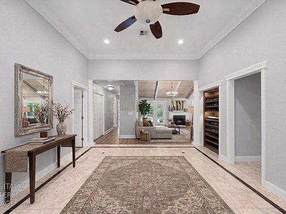 5th image of 806 Jo Anne Ln