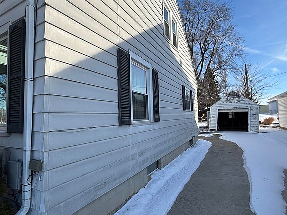 3rd image of 309 N 2nd St