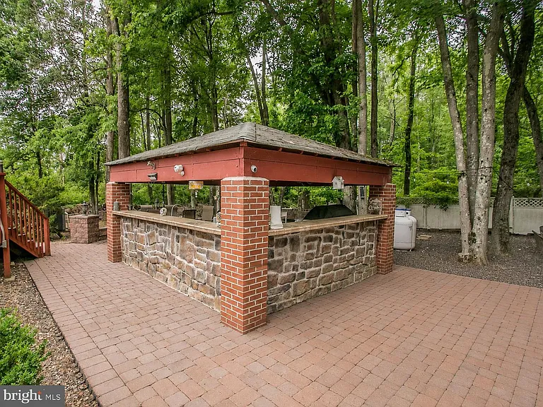 1135 Romsey Dr — Photo 34