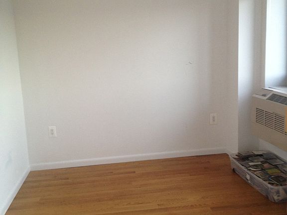 5th image of 2638 21st St APT 12B