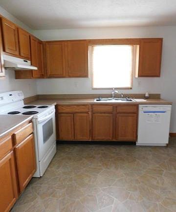 4th image of 140 Station Ln
