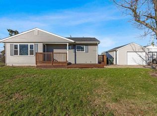 1152 Regent St NE, Cedar Rapids, IA 52402