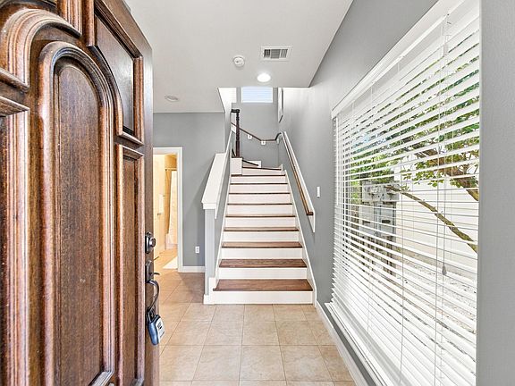 4th image of 3808 Center Plaza Dr