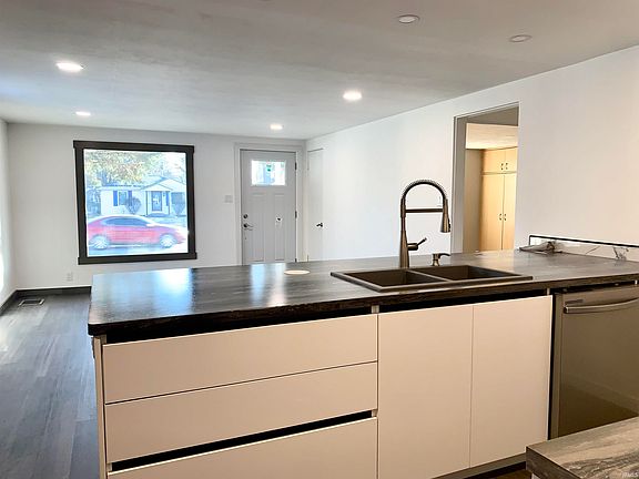 5th image of 1149 E Lasalle Ave