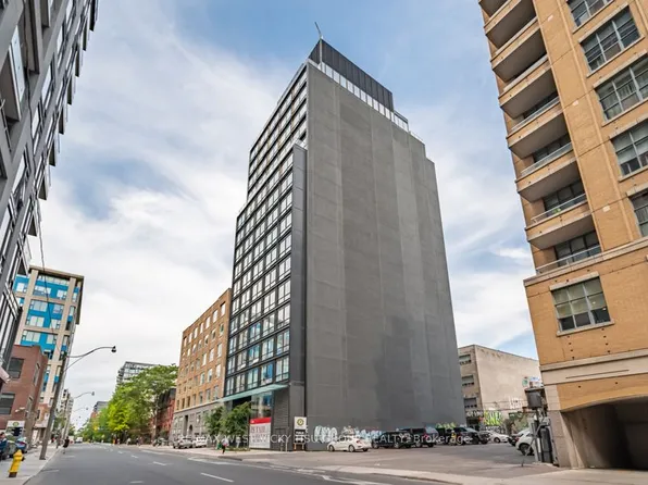 458 Richmond St W #806, Toronto, ON M5V 1Y1