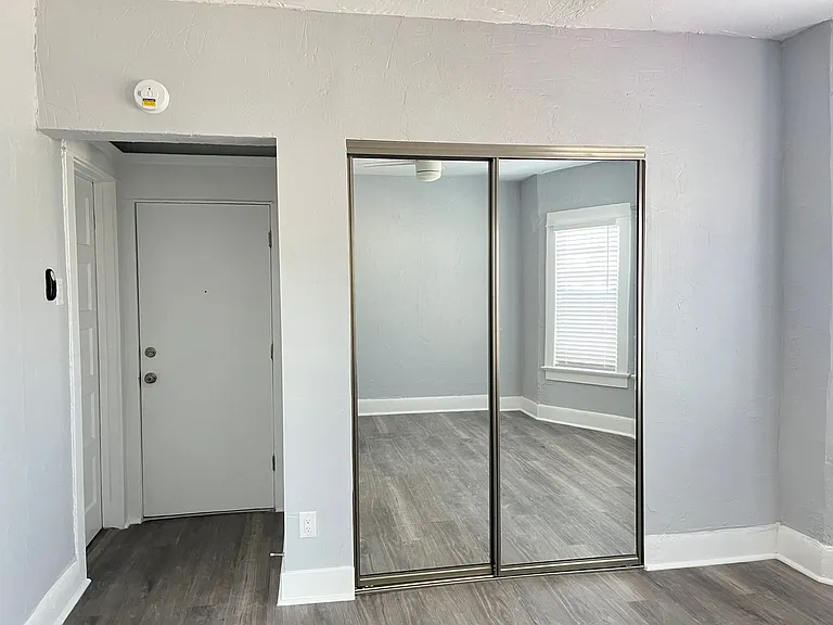 131 N Alvarado St — Photo 4