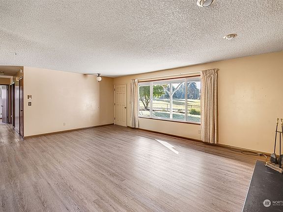 4th image of 132 Dayton Drive