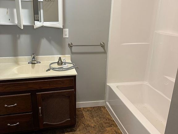 4th image of 338 1st St Suite 1