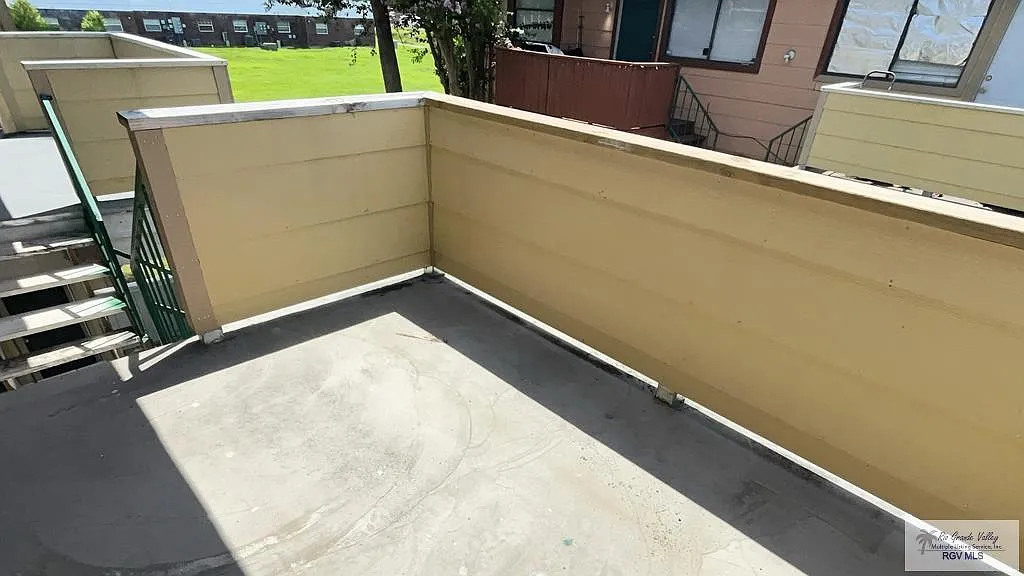2 bed, 1.0 bath, 900 sqft, $650 — Photo 3