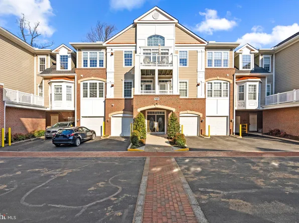 7880 Rolling Woods Ct APT 404, Springfield, VA 22152