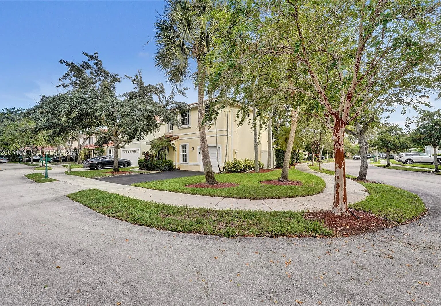 4 bed, 2.5 bath, 1872 sqft, $4,800 — Photo 3