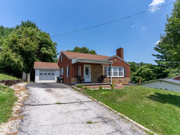 110 Waugh Dr, Galax, VA 24333