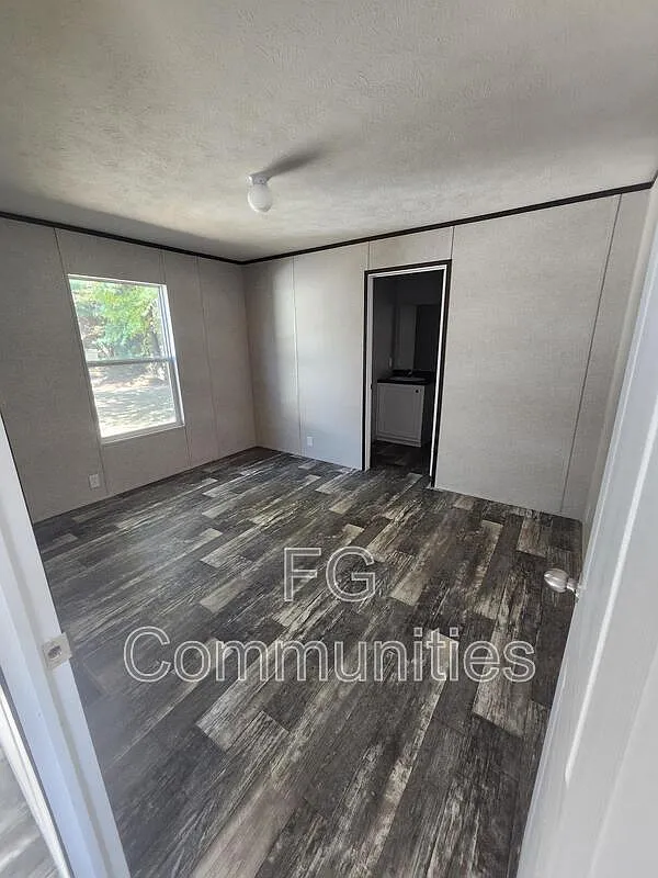 3 bed, 2.0 bath, $1,400 — Photo 4