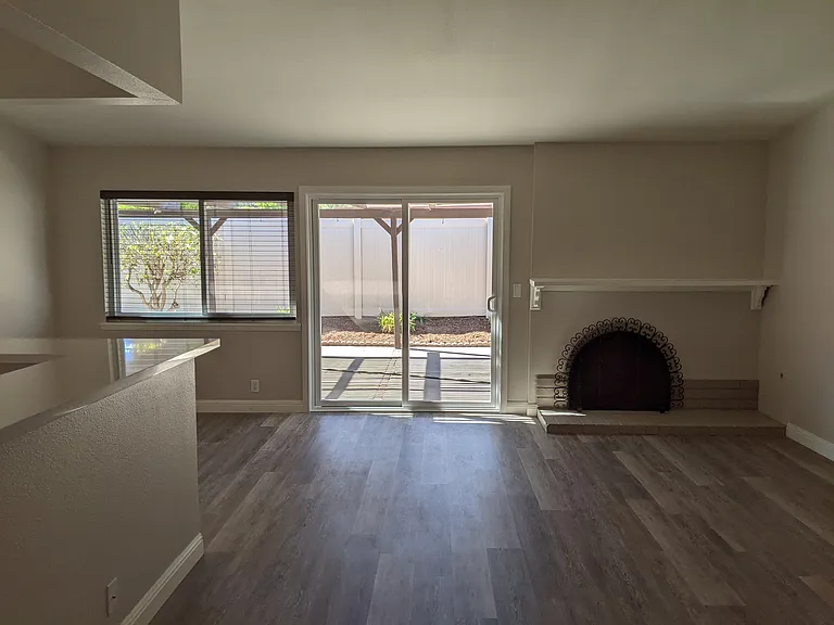 1146 Hudson Ct — Photo 20