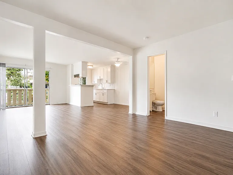Villa La Paloma Apartments | 7722 Reseda Blvd — Photo 15