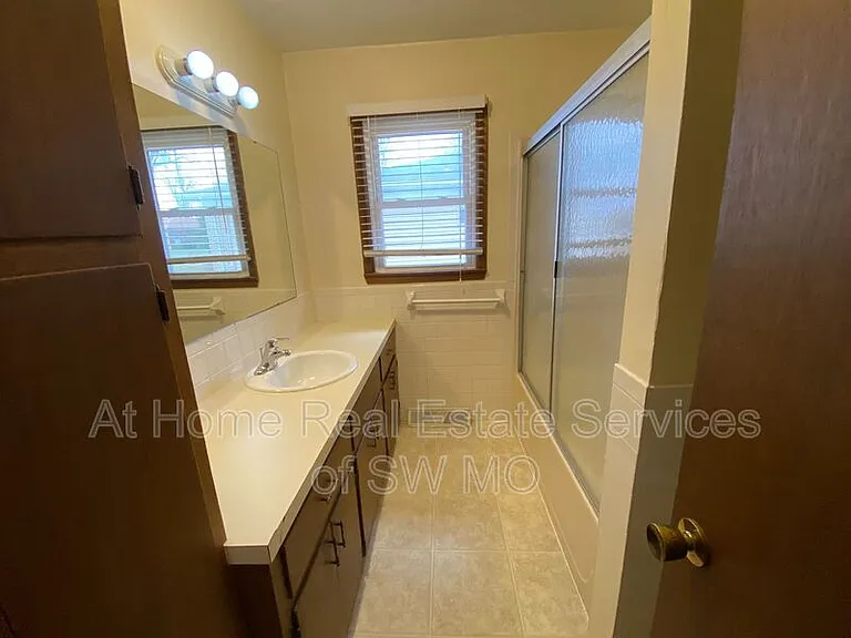 1921 Bellerive Dr — Photo 11