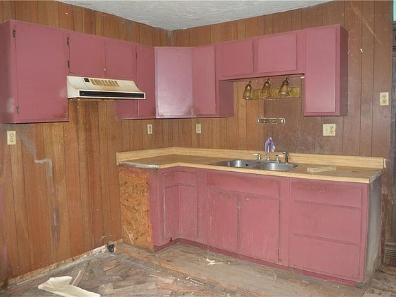 4th image of 211 E 1st Ave