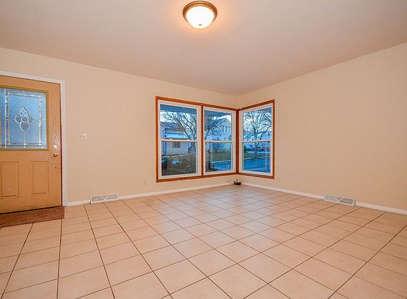 5th image of 305 E Illinois Ave