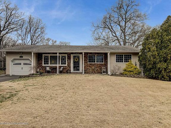 2nd image of 914 Stafford Dr