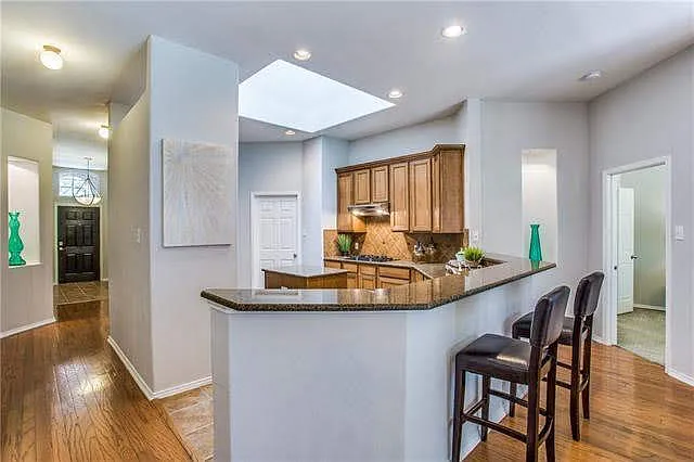 3 bed, 1919 sqft, $2,650 — Photo 4