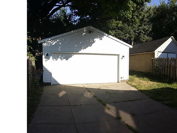 3rd image of 3735 E 71st St