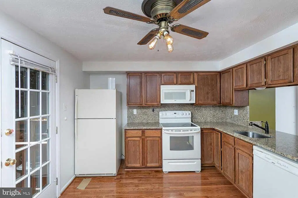 44 Shrewsbury Ct — Photo 3