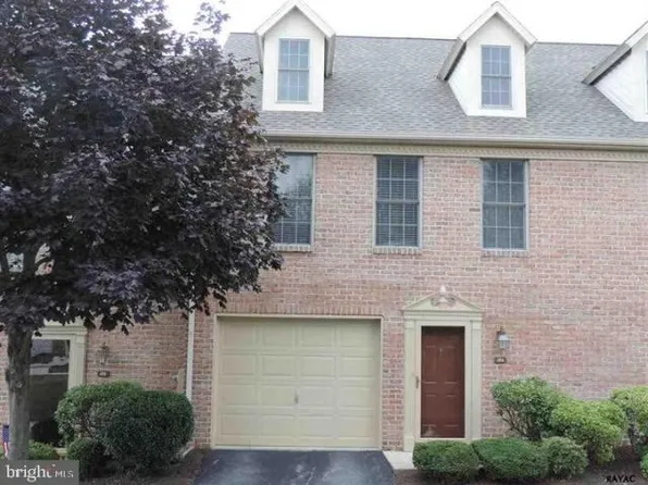 186 Crown Pointe Dr, York, PA 17402