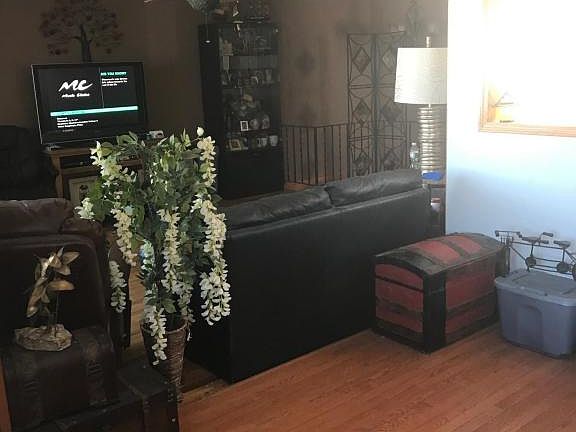5th image of 122 Evergreen St