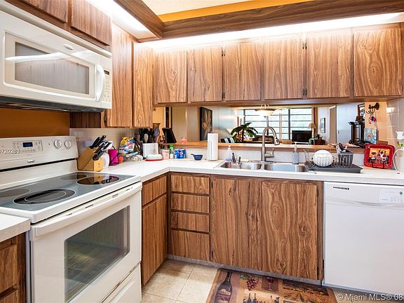 5th image of 1717 Whitehall Dr APT 406