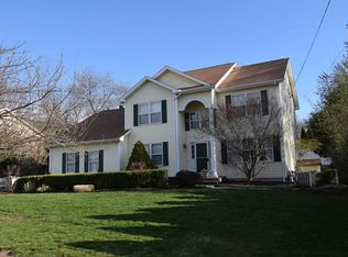 90 Ruby Ln, Stratford, CT 06614