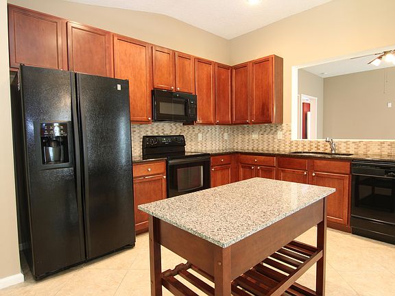5th image of 896 COLLINSWOOD Drive W