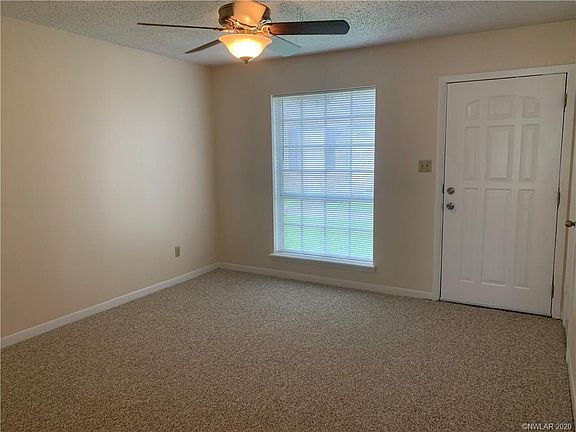 4th image of 111 Carriage Square Cir