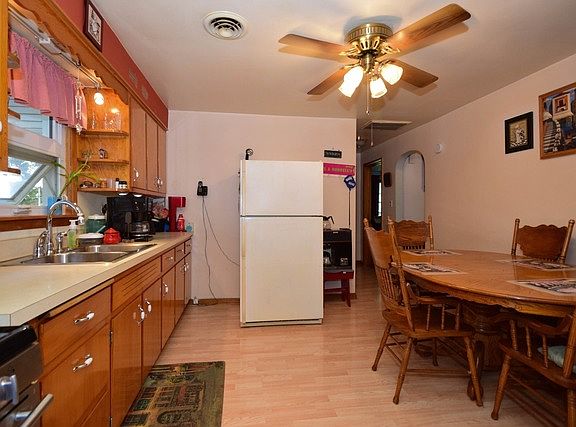 3rd image of 2928 Martin Ave