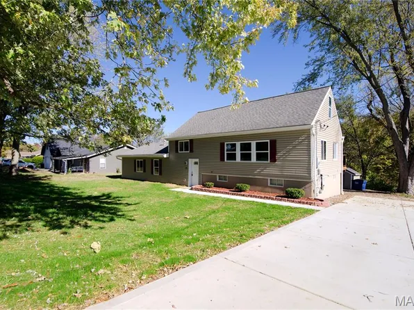 17 Placid Dr, Saint Charles, MO 63304