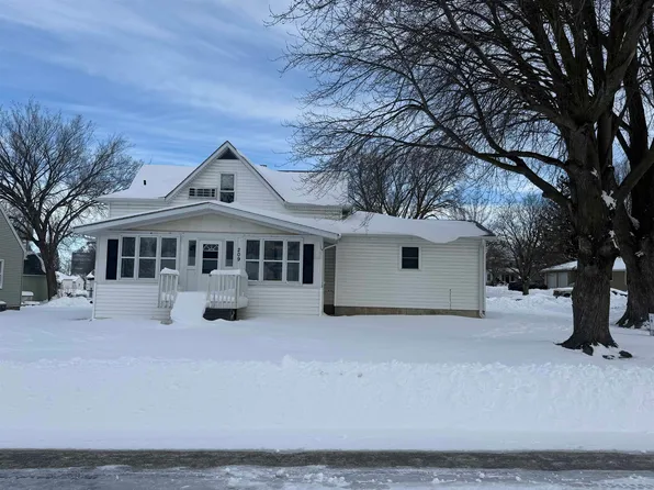 209 3rd St, Wellsburg, IA 50680