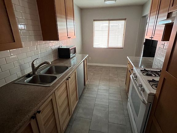4th image of 4633 Bancroft St