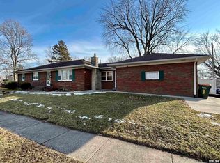 925 E 32nd St, Davenport, IA 52803