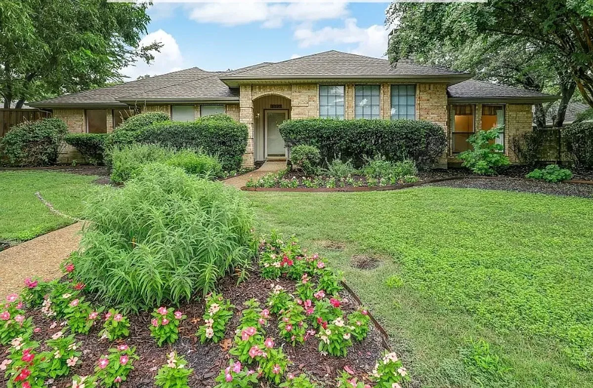 5 bed, 3.0 bath, 2675 sqft, $3,000 — Photo 1