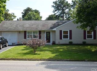 622 Hawkins Rd, Selden, NY 11784