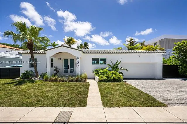 930 Stillwater Dr — Photo 4