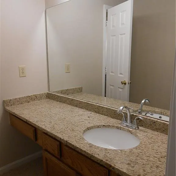 1135 Country Club Pl NW — Photo 16
