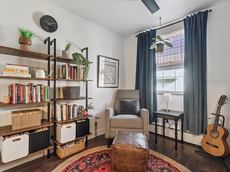 1221 Tree St — Photo 4