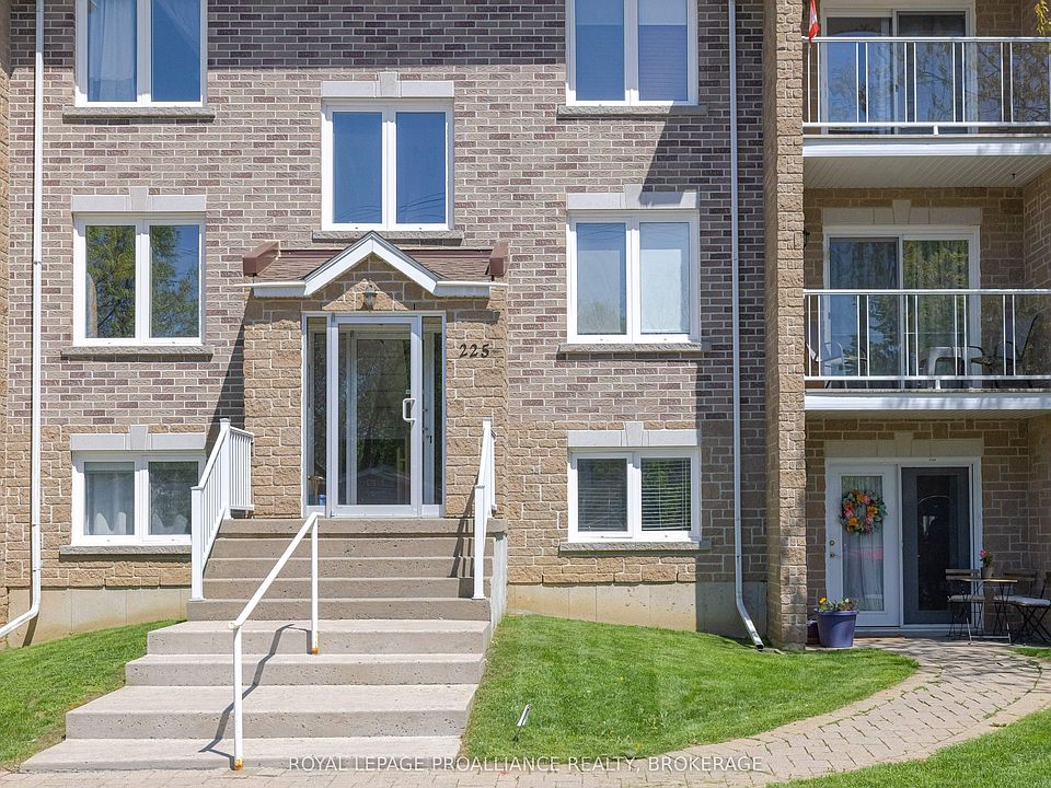 1st image of 225 Oak St #2104