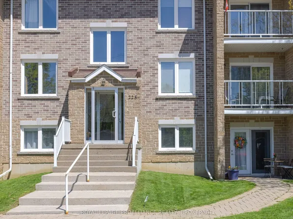225 Oak St #2104, Gananoque, ON K7G 2R5
