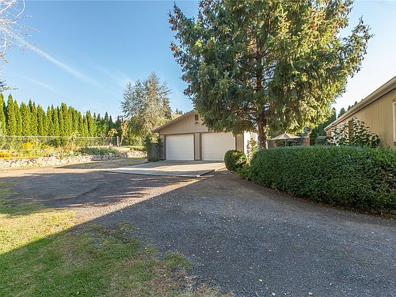 4th image of 2615 NW Cascade Ave