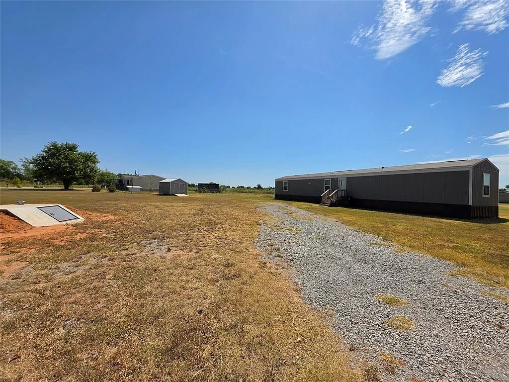 4 bed, 1200 sqft, $1,295 — Photo 3