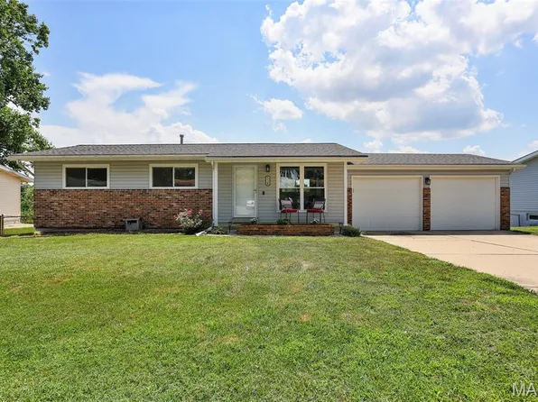 538 Aqua Ridge Dr, Saint Louis, MO 63129