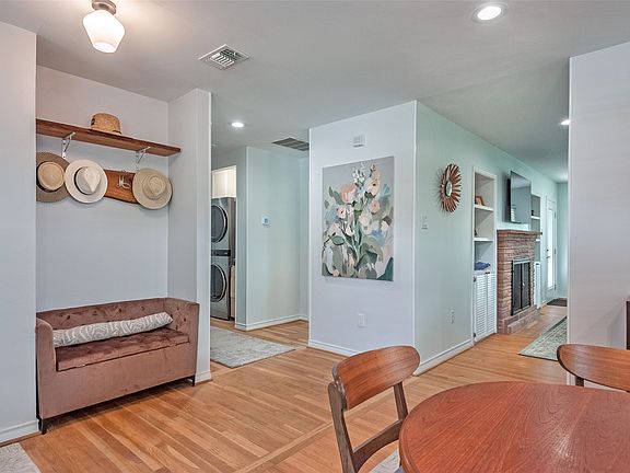 5th image of 6221 Berryhill St