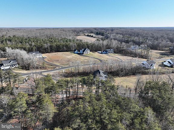 3rd image of 17H Stefaniga Rd